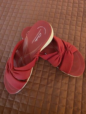 Clarks Women’s Red Knotted Slide Sandals